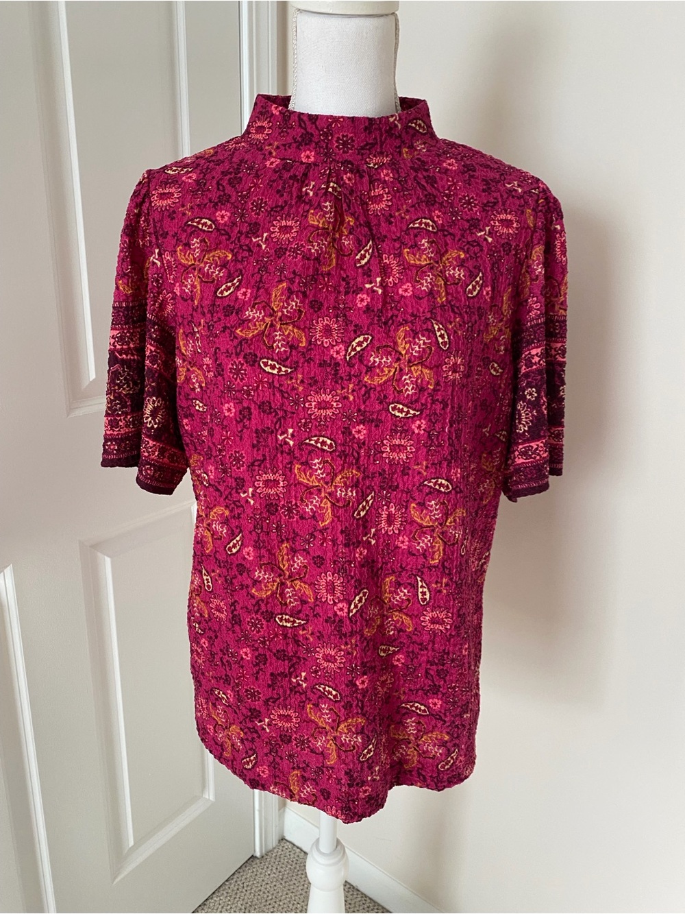 LOFT - Fuchsia Paisley Short-Sleeve Mock Neck Top (medium)
